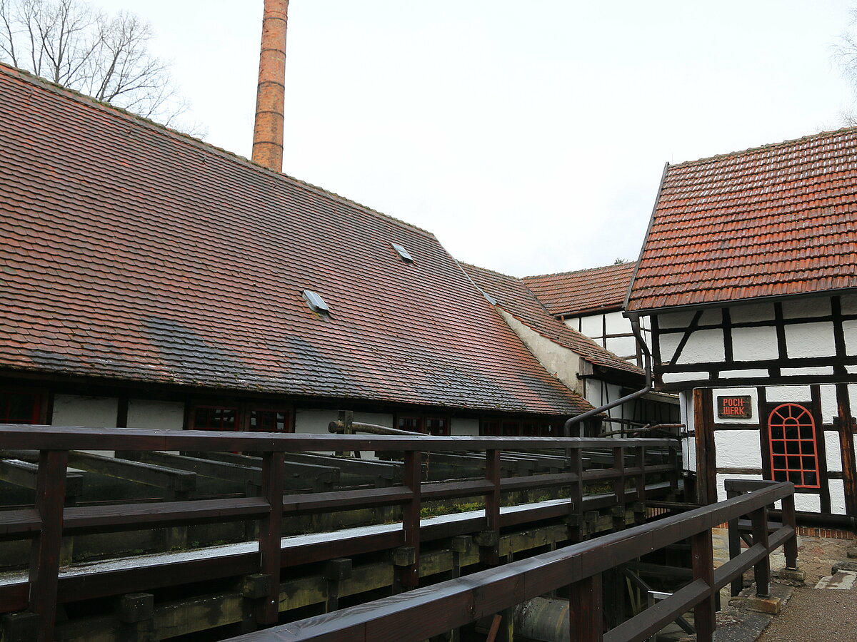 Tobiashammer Ohrdruf, Rückansicht mit Gerinne für Wasserräder